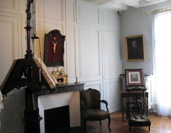 room upstairs drawing room